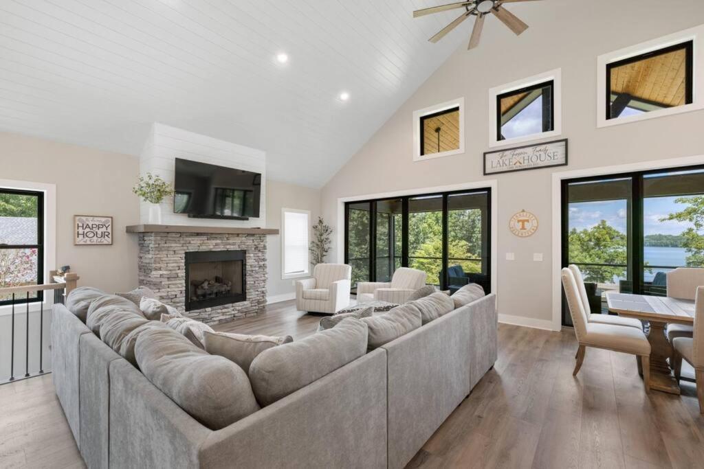 New Home, Dock, Kayaks, Game Room, Water Views Winchester エクステリア 写真